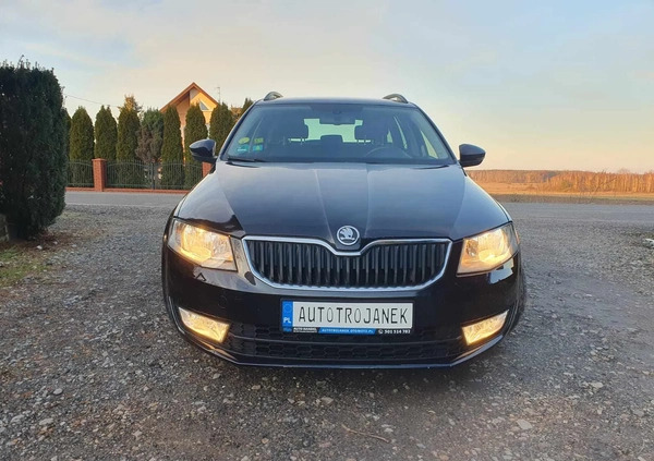 Skoda Octavia cena 33900 przebieg: 219918, rok produkcji 2013 z Dęblin małe 667